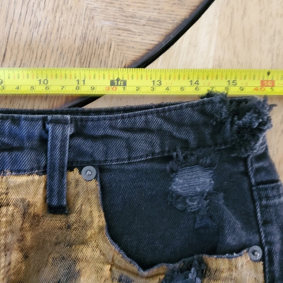 Shorts - Picture 2 of 7